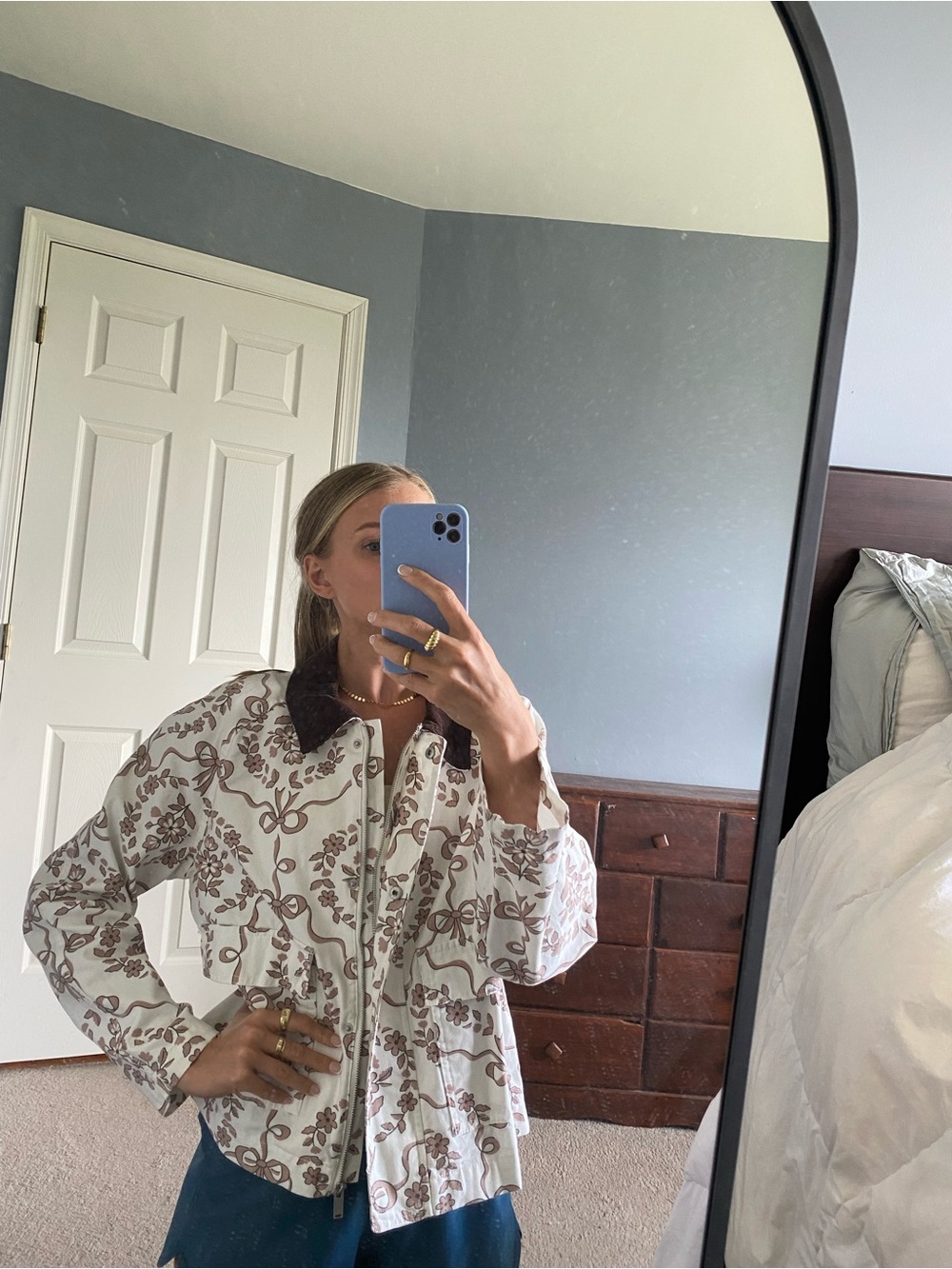 Francesca’s Women's Floral Print Button-Up Top with Contrast Collar
